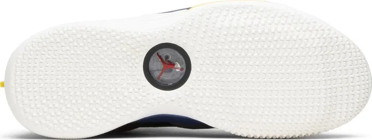 Air Jordan 33 Tech Pack, black
