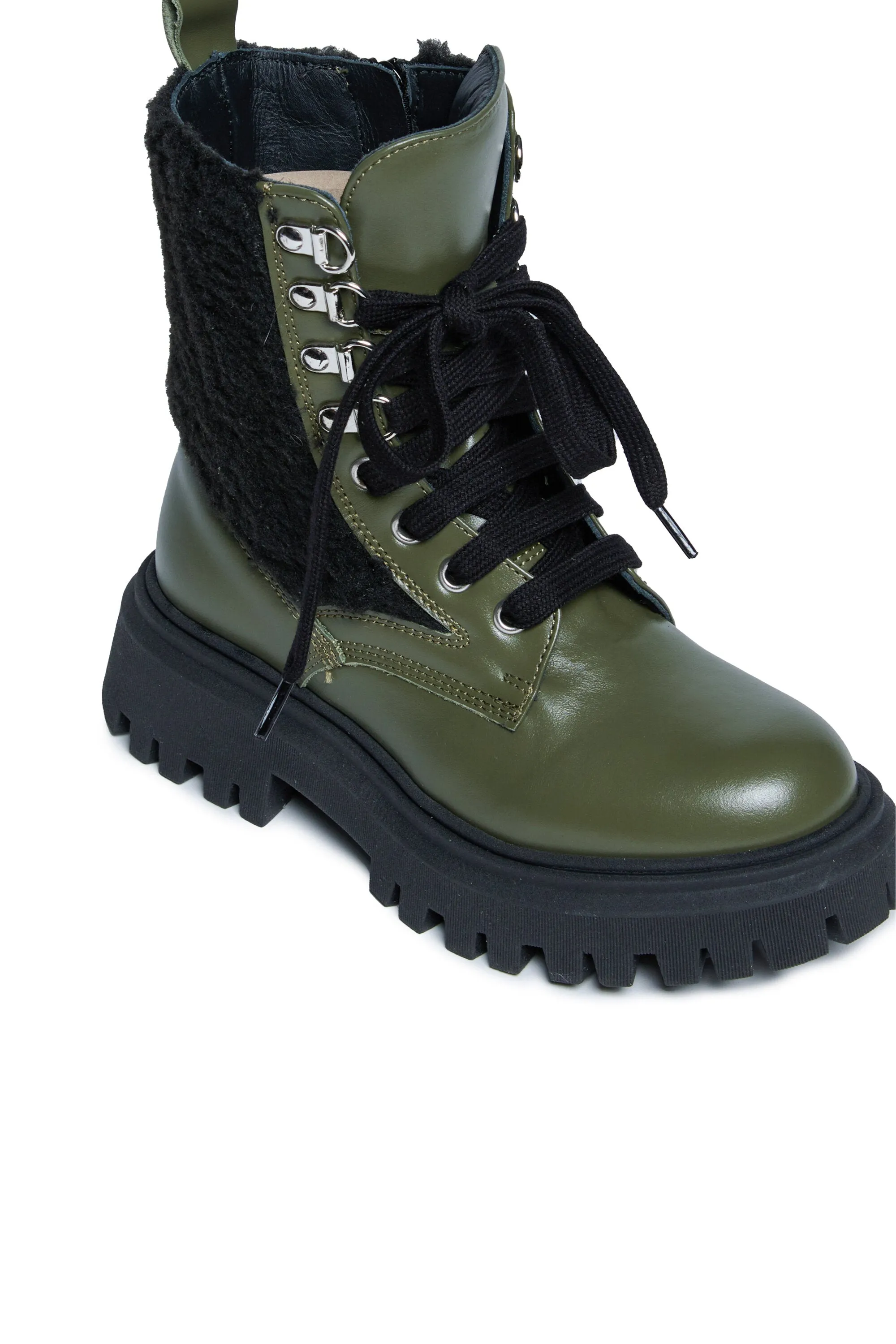 Boots with teddy inserts