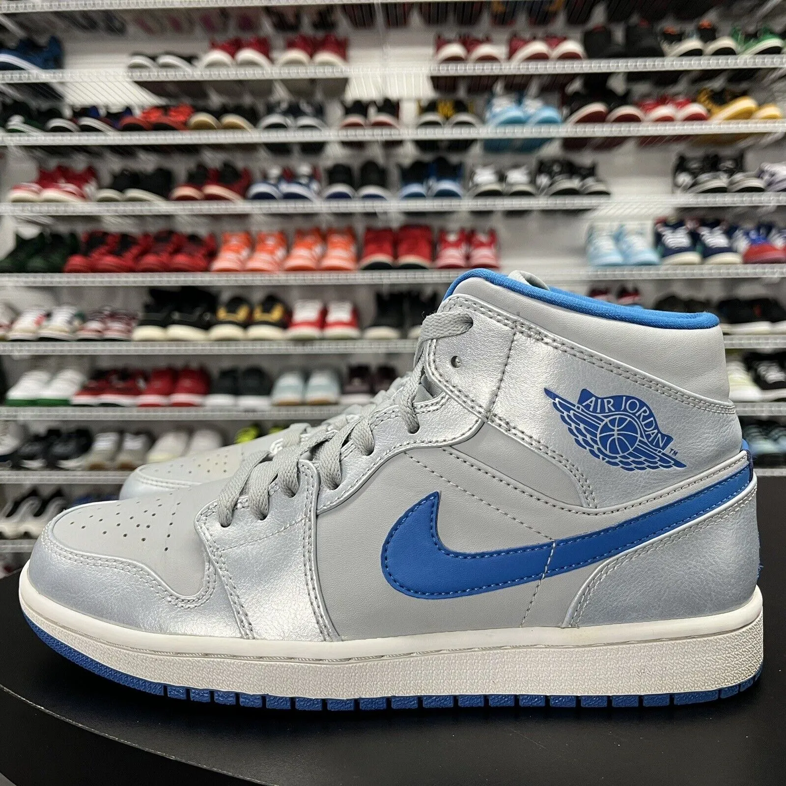 Nike Air Jordan 1 Mid Shoe Wolf Grey Sport Blue 554724-025 Men's Size 9