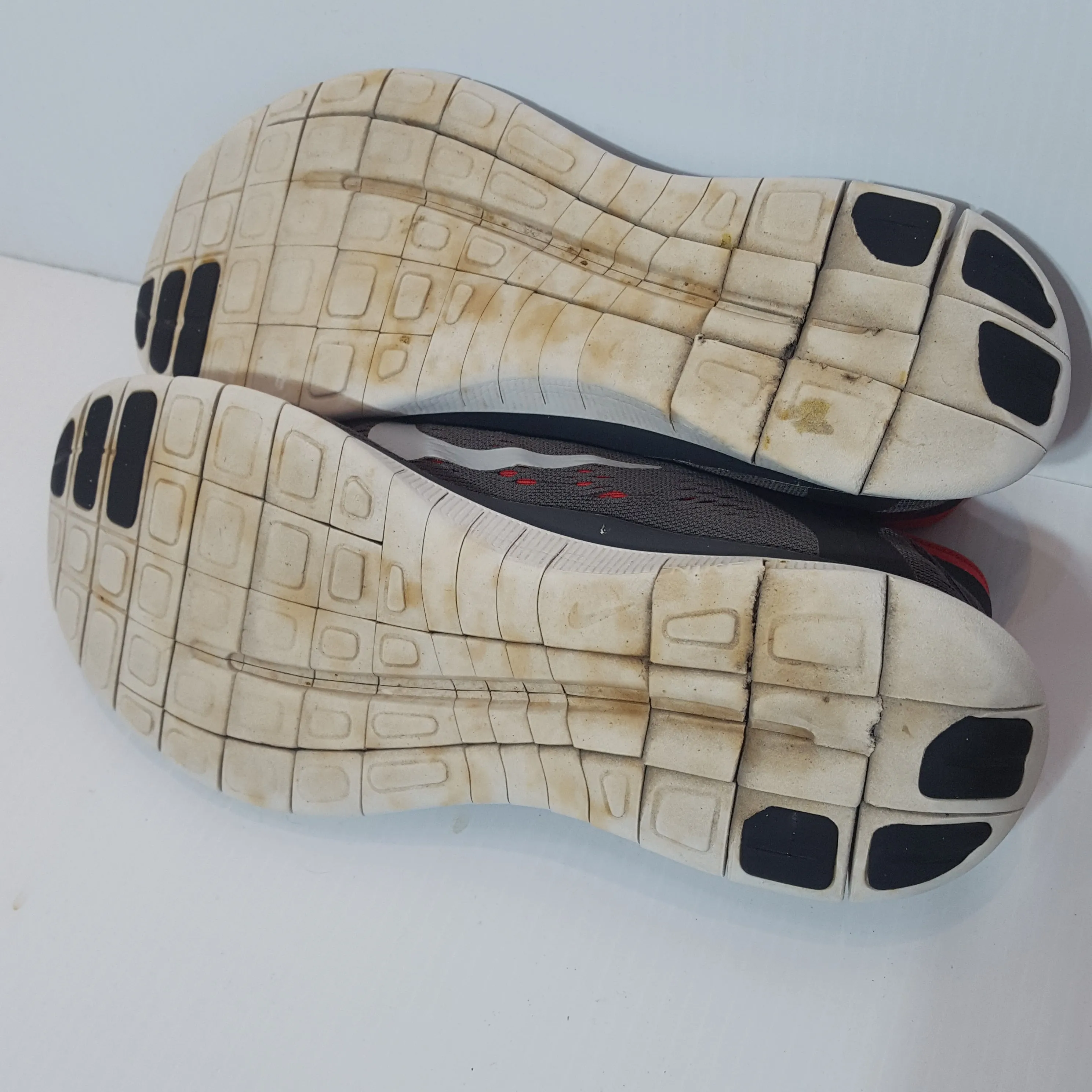 Nike Mens Running Shoes - Size 10.5 - Pre-owned - A31PES