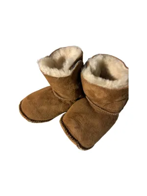 UGG Since 1974 Winter Boot 3-6M (EU17)